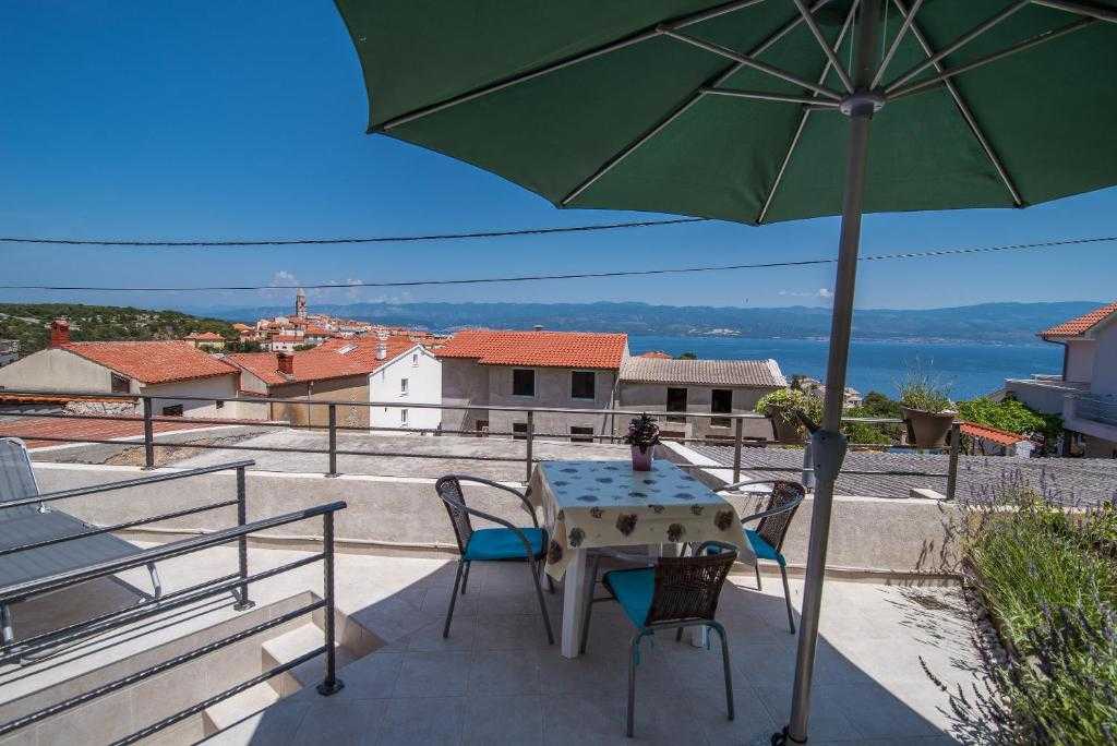 Apartma Andrija Krk Vrbnik Apartmaji Hrva Ka