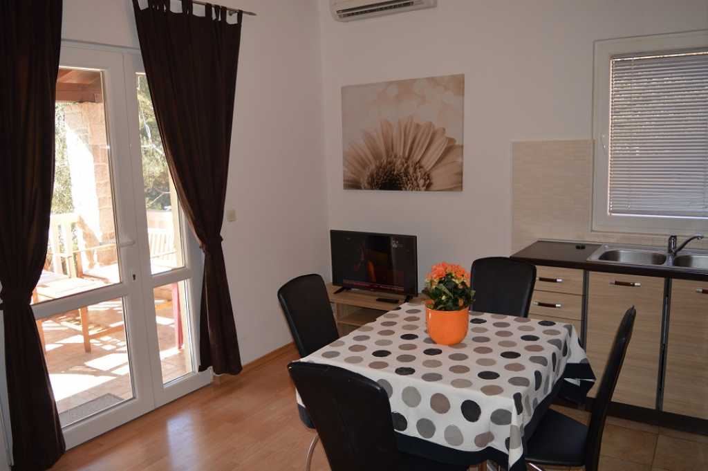 Apartmani Mali Dvori Srima Apartmaninfo Hr