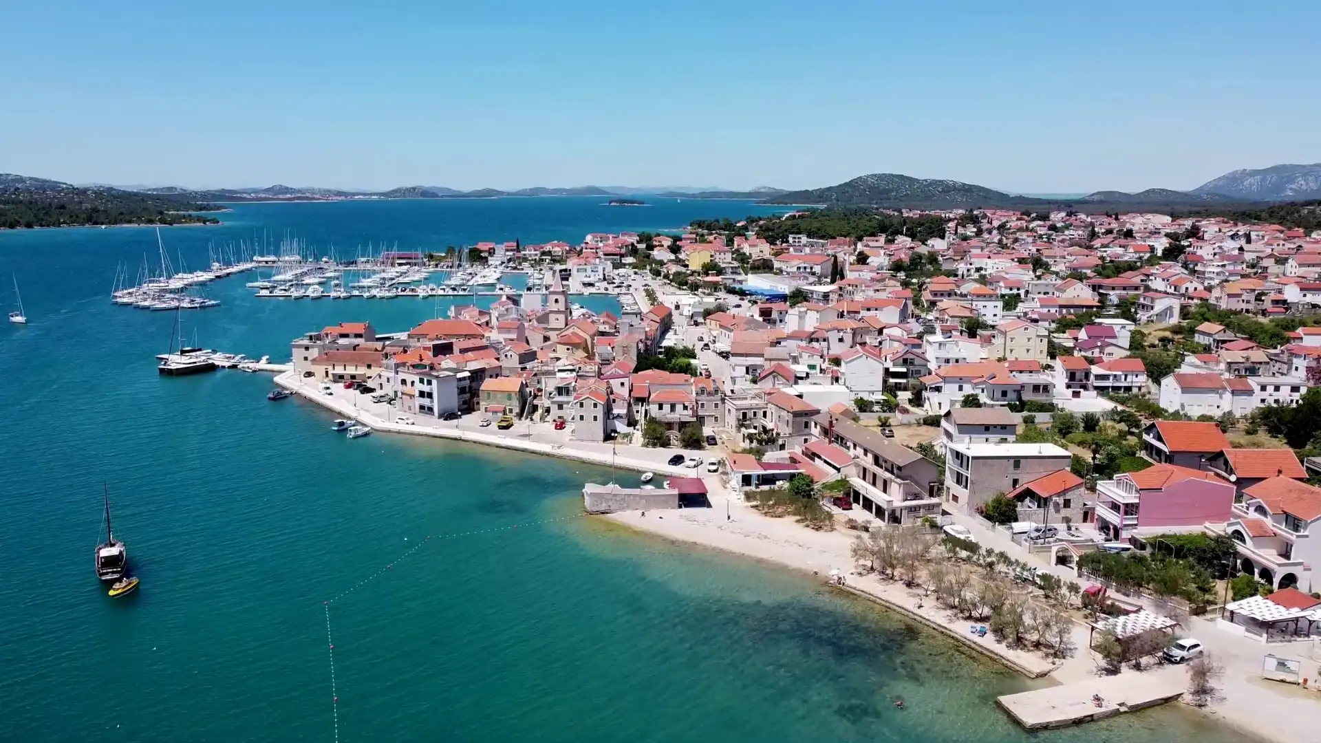 Apartmaji Pirovac Hrvaška (2025) | Laganini.com - Hrvaška