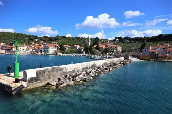 Otok Prvić