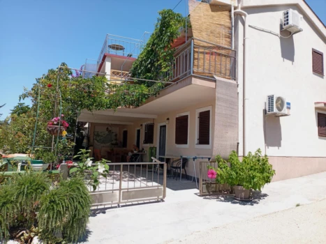 Apartmani Dalmacija - Sveti Filip i Jakov | Laganini.com
