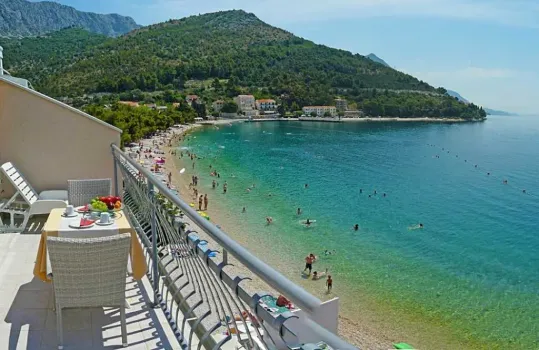 Izby Mol Drvenik, Chorvátsko