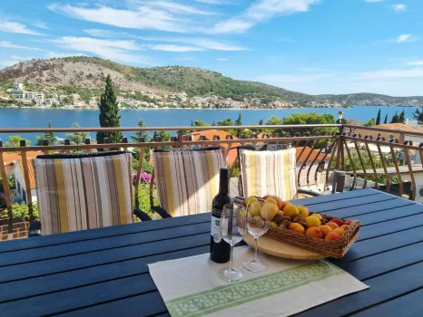 Apartmani Vedrana - Rogoznica | Laganini.com