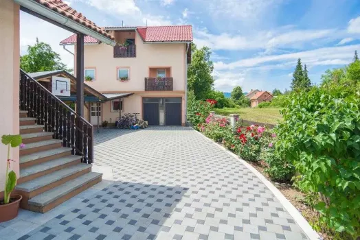 Appartementen Šarić Gospić, Kroatie