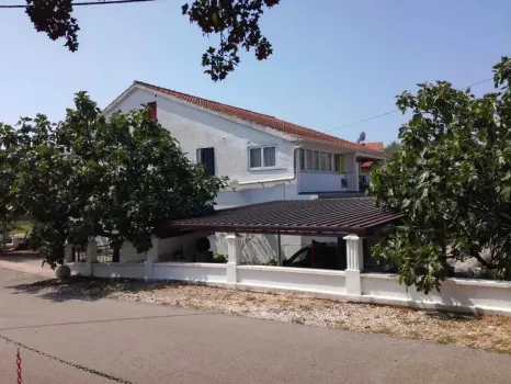 Ferienwohnungen Nives Krk - Pinezići, Kroatien