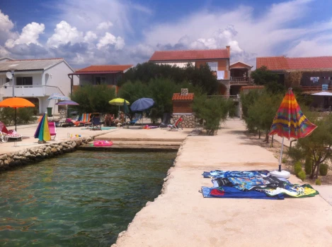 Apartmani Kustić - Pag - Kustići | Laganini.com