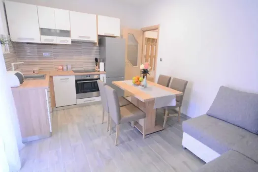 Apartment Baza - Bilice - Šibenik | Laganini.com