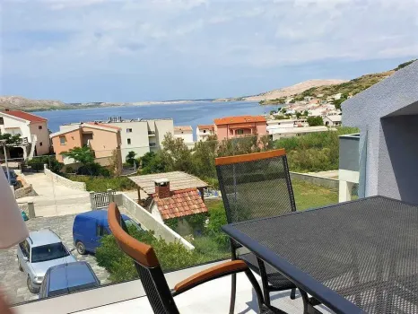 Apartments Dalmatinka Pag - Metajna, Croatia