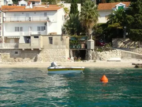 Apartmani LORA Brist, Hrvatska