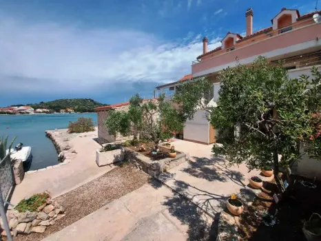 Appartements Charly Murter - Betina, Croatie