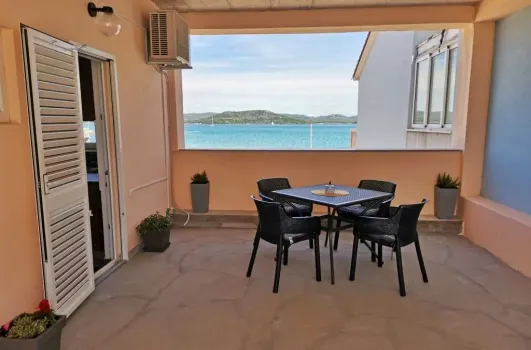 Appartement Roman Murter - Betina, Croatie