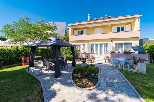 Apartment Beach Apartment Villa Carmen – Sukošan