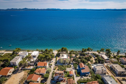 Ferienwohnungen Beachfront Villa Nela – Petrčane