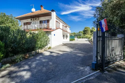 Apartment Jelena Pakoštane, Croatia