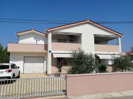 Apartmani Ružmarin - Vrsi | Laganini.com