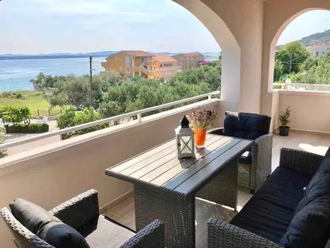 Apartment Mrvisko Pašman - Tkon, Croatia