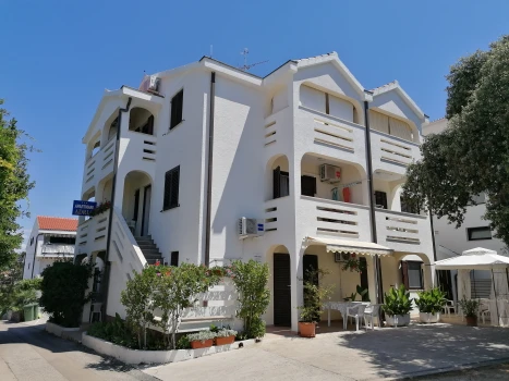 Apartmani ADRIA Boris - Petrčane | Laganini.com