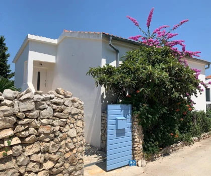 Apartment The house with the blue door - Šolta | Laganini.com