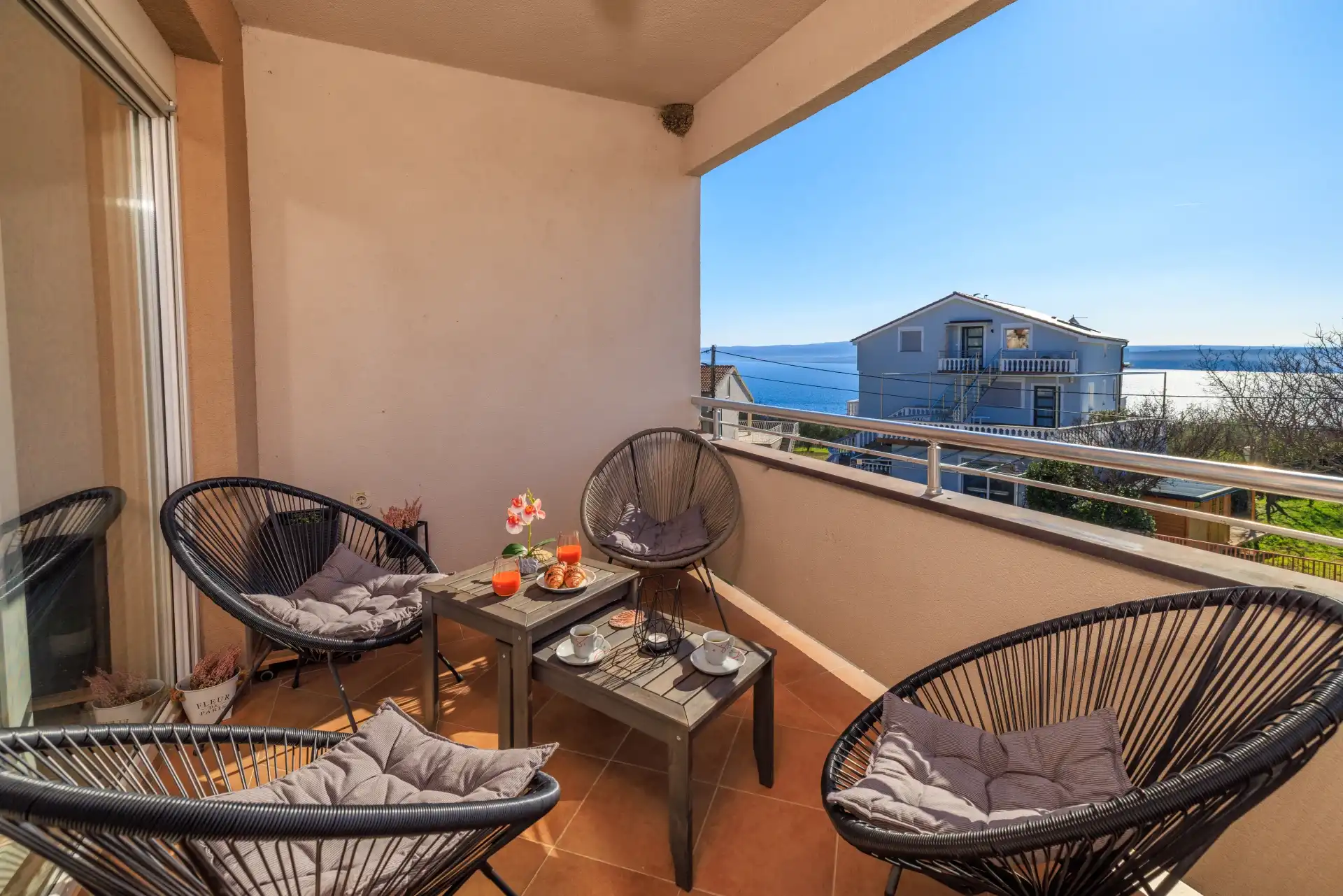 Apartment Ines with sea view, Jadranovo - Croatia