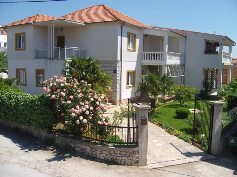 Apartments Fio – Tribunj