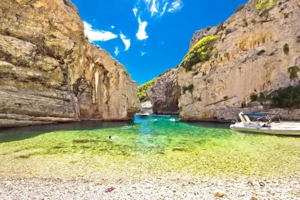 Turistične znamenitosti in zanimivosti v mestu Plaža Stiniva - Vis - Komiža