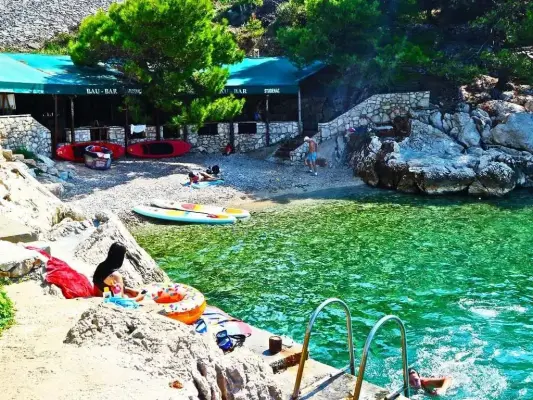 Turistične znamenitosti in zanimivosti v mestu Bar na plaži Bau Bar - Primošten