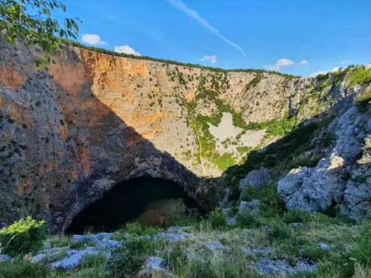 Turistične znamenitosti in zanimivosti v mestu Rdeča luč - Imotski