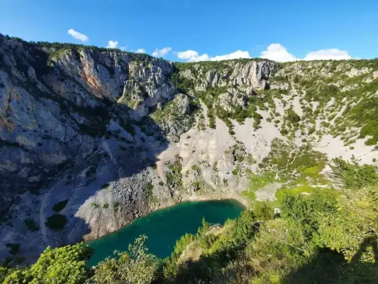 Turistične znamenitosti in zanimivosti v mestu Modra svetloba - Imotski