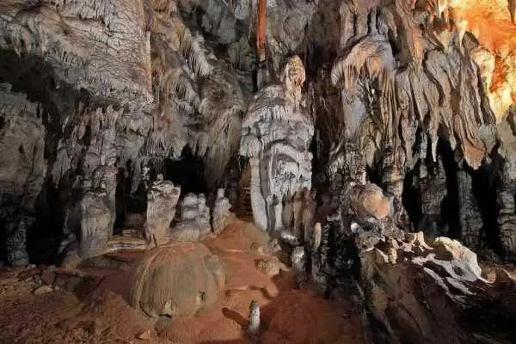 Cerovac Höhlen - Gračac