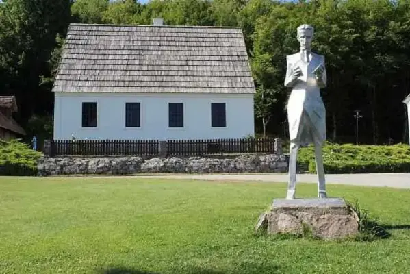 Turistične znamenitosti in zanimivosti v mestu Spominski center Nikola Tesla - Gospić
