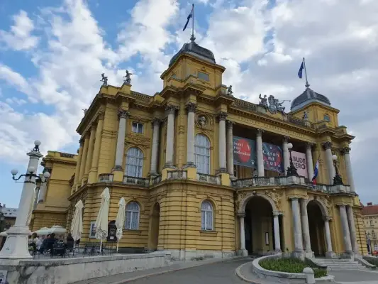 Turistične znamenitosti in zanimivosti v mestu Hrvaško narodno gledališče v Zagrebu (HNK Zagreb) - Zagreb